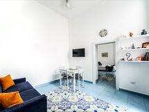 balcone-su-napoli-napoli-apartment-living-room
