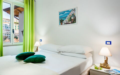 Living Times Apartment: Mueble, Propiedad, Verde, Comodidad, Azul, Azur, Textil, Encendiendo, Almohada, Diseño De Interiores