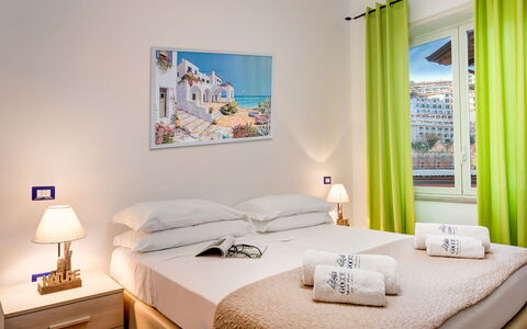 Loving Times Apartment: Mueble, Propiedad, Fotografía, Azul, Comodidad, Azur, Ventana, Textil, Amarillo