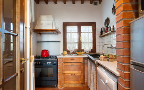 Villa Elisa: Cocina, Mueble, Gabinetes, Mostrador, Diseño De Interiores, Piso, Madera, Aparato De Cocina, Electrodoméstico, Fregadero
