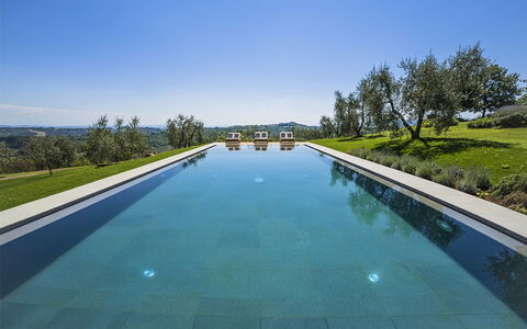 Villa Di Corazzano: Agua, Planta, Cielo, Los Recursos Hídricos, Propiedad, Piscina, Árbol, Azur, Paisaje Natural, Edificio