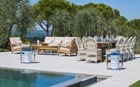 Villa Di Corazzano: Mueble, Cielo, Agua, Silla, Piscina, Mesa, Árbol, Mueble Para Exteriores, Planta, Sombra
