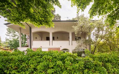 Appartamenti Del Forte: Edificio, Propiedad, Planta, Cielo, Naturaleza, Árbol, Botánica, Vegetación, Casa, Hierba