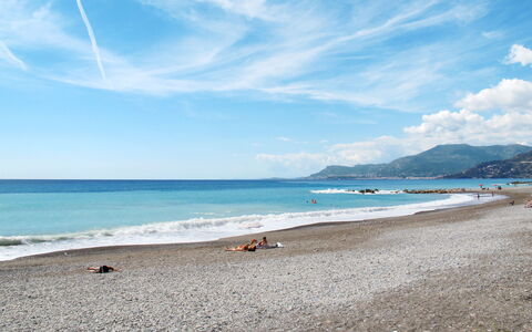 Ventimiglia 633: Nube, Agua, Cielo, Los Recursos Hídricos, Naturaleza, Azul, Playa, Luz De Sol, Costeras Y Los Accidentes Geográficos Oceánico, Horizonte