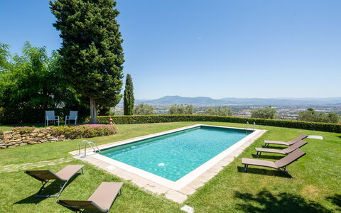Villa Lastra: Agua, Cielo, Propiedad, Planta, Paisaje Natural, Botánica, Piscina, Rectángulo, Mueble Para Exteriores, Sombra