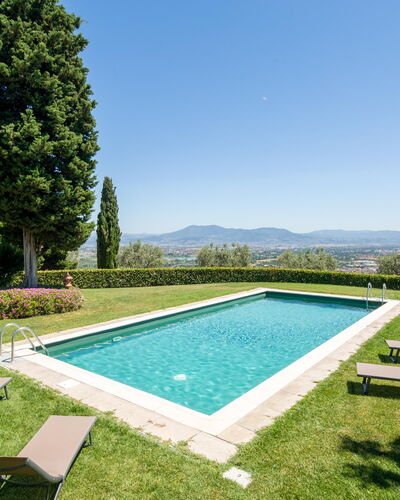 Villa Lastra: Agua, Cielo, Propiedad, Planta, Paisaje Natural, Botánica, Piscina, Rectángulo, Mueble Para Exteriores, Sombra