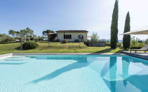 Casina Dell'acquaborra: Azul, Piscina, Recurso, Material Compuesto, Eco Hotel, Sombra, Ocio, Inmuebles, Villa, Mueble Para Exteriores
