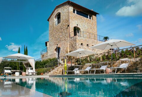 Villa Castiglioni: Agua, Cielo, Nube, Planta, Edificio, Azul, Piscina, Azur, Arecales, Casa