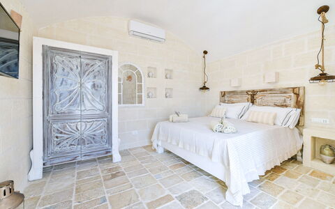 Villa Ofelia: Edificio, Mueble, Marco, Ventana, Gabinetes, Comodidad, Madera, Casa, Marco De La Cama, Encendiendo