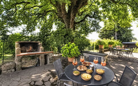 La Quercia: Mueble, Mueble Para Exteriores, Mesa, Jardín, Mesa Al Aire Libre, Silla, Sombra, Primavera, El Maletero, Luz De Sol