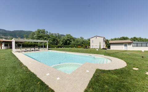 Tenuta Il Giardino Proprietà: Cielo, Agua, Piscina, Edificio, Planta, Sombra, El Terreno Del Lote, Piso, Suelo, Árbol