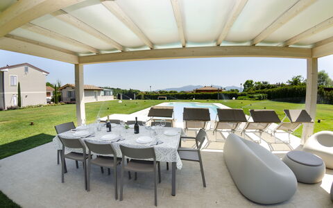 Tenuta Il Giardino Proprietà: Cielo, Mesa, Planta, Propiedad, Mueble, Silla, Sombra, Mueble Para Exteriores, Árbol, Arquitectura