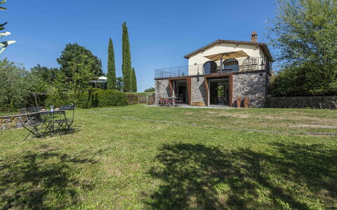 Villa Dell'acquaborra: Casa, Inmuebles, Cabaña, Casa De Campo, Jardín, Césped, Cerca, Paisajismo, Yarda, Villa