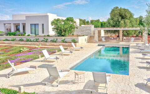 Villa Orama Estia Relais: Agua, Planta, Cielo, Nube, Propiedad, Mueble, Naturaleza, Azur, Piscina, Árbol