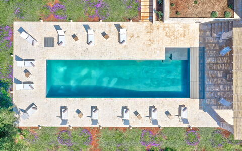 Villa Orama Estia Relais: Agua, Mundo, Azur, Rectángulo, Planta, Cuerpo De Agua, Fuente, Arte, Diseño Urbano, Pared