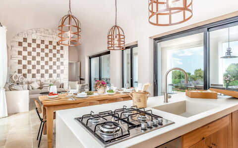 Villa Orama Estia Relais: Mostrador, Propiedad, Gabinetes, Mueble, Blanco, Lavabo, Grifo, Producto, Cocina, Arreglo De Tubería