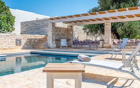 Villa Orama Estia Relais: Agua, Cielo, Propiedad, Azur, Piscina, Sombra, Planta, Madera, Diseño De Interiores, Mueble Para Exteriores