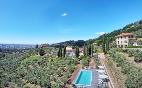 Villa Maona: Cielo, Planta, Edificio, Agua, Nube, Azur, Árbol, Vegetación, Diseño Urbano, Barrio Residencial