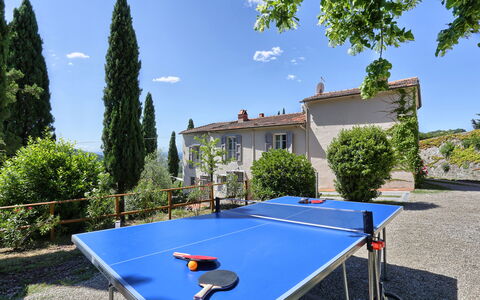 Villa Maona: Nube, Cielo, Planta, Edificio, Propiedad, Equipo Deportivo, Ventana, Árbol, Sports Net, Casa