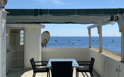 La Terrazza Di Santa Marinella: Cielo, Agua, Mueble, Silla, Azur, Edificio, Sombra, Mesa, Nube, Diseño De Interiores