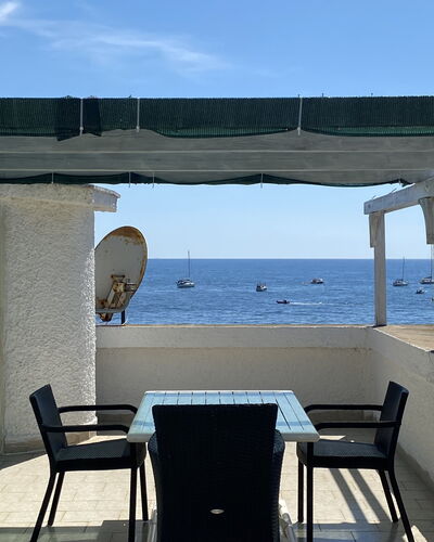 La Terrazza Di Santa Marinella: Cielo, Agua, Mueble, Silla, Azur, Edificio, Sombra, Mesa, Nube, Diseño De Interiores