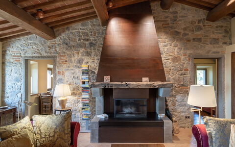 Villa Dorothea: Madera, Diseño De Interiores, Edificio, Suelo, Haz, Piso, Ladrillo, Sala, Bienes Raíces, Madera Dura