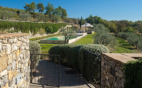 Villa Dorothea: Cielo, Planta, Propiedad, Árbol, El Terreno Del Lote, Paisaje Natural, Hierba, Edificio, Paisaje, Familia De Las Gramíneas