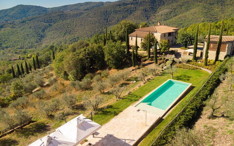 Villa Dorothea: Cielo, Planta, Propiedad, Planta De La Comunidad, Montaña, Árbol, Pendiente, El Terreno Del Lote, Vegetación, Piscina