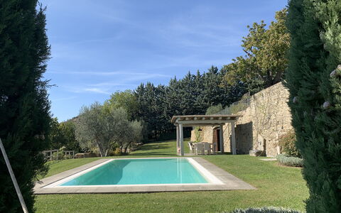 Villa Adelfa: Planta, Agua, Cielo, Nube, El Terreno Del Lote, Hierba, Sombra, Rectángulo, Árbol, Piscina