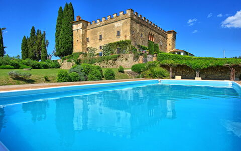 Villa Paneretta: Agua, Cielo, Planta, Propiedad, Edificio, Azul, Piscina, Naturaleza, Azur, Nube