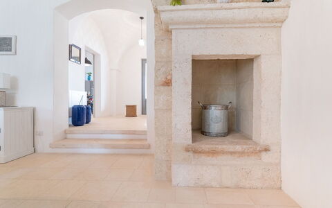 Masseria Tufo Bianco: Edificio, Casa, Suelo, Piso, Madera, Salón, Puerta, Yeso, Sala