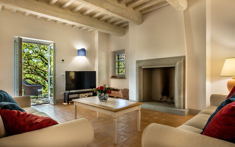 Villa Lucarella: Mueble, Diseño De Interiores, Pared, Piso, Madera, Techo, Habitación, Casa, Suelo, Sala