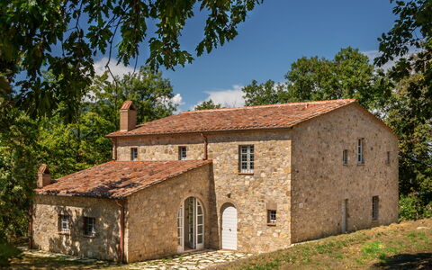 Villa Lucarella: Hierba, Árbol, Casa, Casa, Cabaña, Casa De Campo, Fachada, Área Rural, Inmuebles