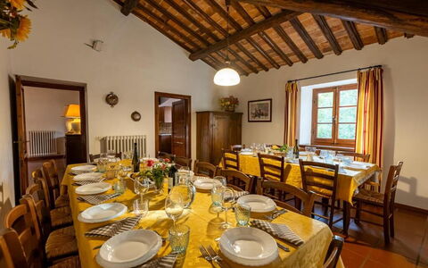 Palazzo Bello: Madera, Mueble, Mesa, Casa, Comedor, Casa, Cocina Y Comedor Mesa, Silla, Cabaña, Techo