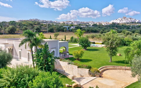 Villa Bellavista: Nube, Cielo, Planta, Tiempo De Día, Naturaleza, Azur, Árbol, El Terreno Del Lote, Vegetación, Paisaje Natural