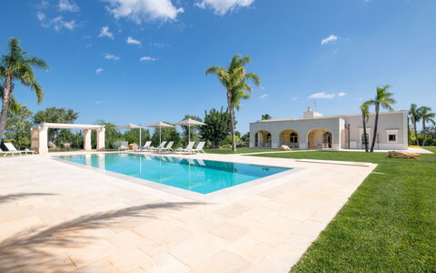 Villa Bellavista: Nube, Cielo, Agua, Planta, Edificio, Piscina, Árbol, Sombra, Arecales, Casa