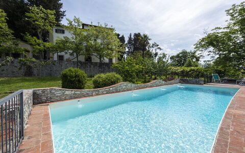 Villa Vigliano: Agua, Planta, Nube, Cielo, Propiedad, Piscina, Azur, Edificio, Árbol, Cuerpo De Agua
