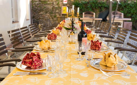 Villa Vaccoli: Comida, Mesa, Vajilla, Mueble, Stemware, Plato, Manteles, Planta, Vajilla, Drinkware