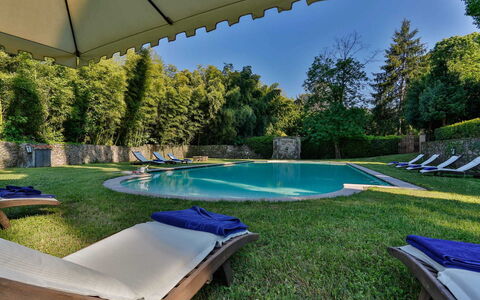 Villa Vaccoli: Agua, Planta, Propiedad, Cielo, Piscina, Azur, Sombra, Mueble Para Exteriores, Árbol, Hierba
