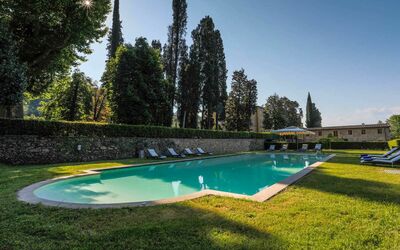 Villa Vaccoli: Agua, Cielo, Planta, Piscina, Azur, Paisaje Natural, Cuerpo De Agua, Árbol, Hierba, Sombra