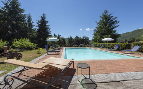 Villa Rosata: Agua, Planta, Cielo, Piscina, Árbol, Sombra, Mueble Para Exteriores, Paraguas, Ocio, Material Compuesto