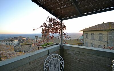 Cherubini Suite: Cielo, Edificio, Propiedad, Madera, Árbol, Arquitectura, Casa, Agua, Ocio, Cabaña