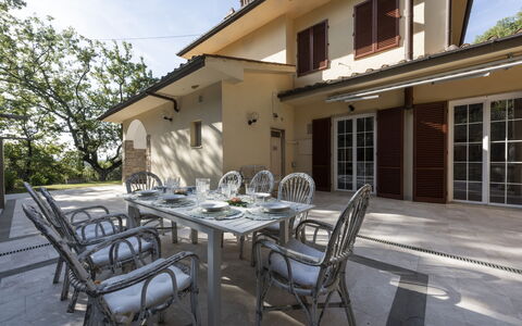 Villa Monteresi: Mueble, Propiedad, Edificio, Mesa, Ventana, Planta, Cielo, Silla, Sombra, Diseño De Interiores