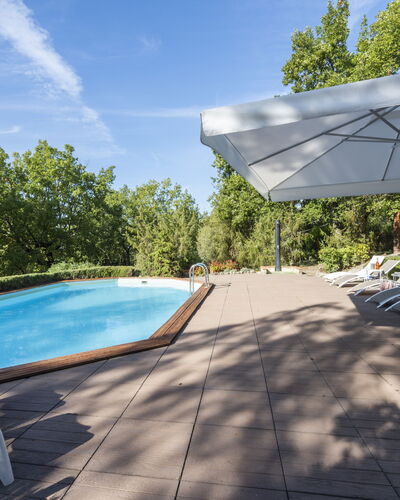 Villa Monteresi: Cielo, Agua, Nube, Piscina, Sombra, Planta, Mueble Para Exteriores, Arquitectura, Árbol, Sunlounger
