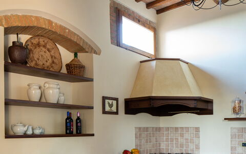 Sole Del Chianti: Propiedad, Gabinetes, Mostrador, Madera, Encendiendo, Cocina, Arquitectura, Diseño De Interiores, Estufa De Cocina, Aparato De Cocina