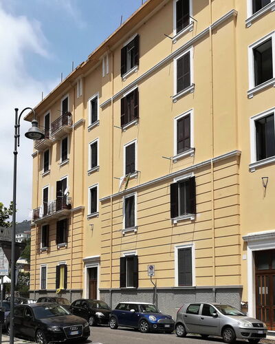Sotto Il Segno dei Pesci: Edificio, Ventana, Departamento, Barrio, Barrio Residencial, By, Diseño Urbano, Carro Familiar