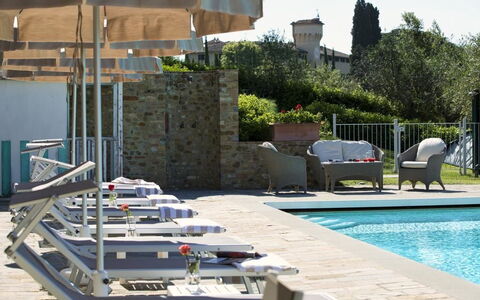 Chianti Fornace 1: Agua, Planta, Piscina, Mueble Para Exteriores, Sombra, Arquitectura, Sunlounger, Edificio, Paraguas, Ocio