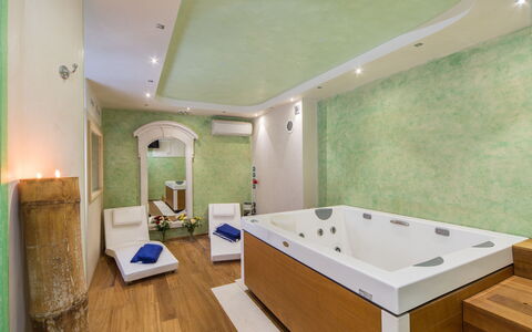 Chianti Fornace 1: Bañera, Propiedad, Edificio, Madera, Baño, Arquitectura, Arreglo De Tubería, Piso, Suelo, Comodidad