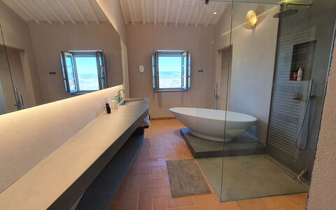 Casa Insieme: Propiedad, Arreglo De Tubería, Grifo, Bañera, Azur, Madera, Púrpura, Diseño De Interiores, Baño, Lavabo