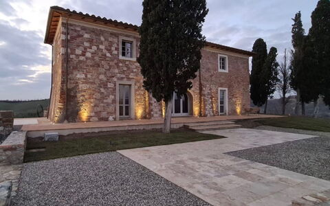 Casa Insieme: Cielo, Planta, Nube, Propiedad, Ventana, Edificio, Árbol, Superficie De La Carretera, Asfalto, El Terreno Del Lote